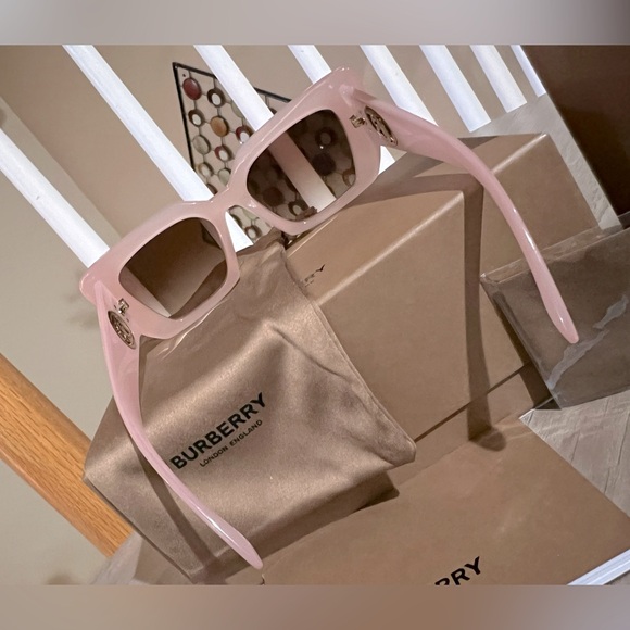 NIB Burberry Sunglasses for Women - Picture 7 of 10